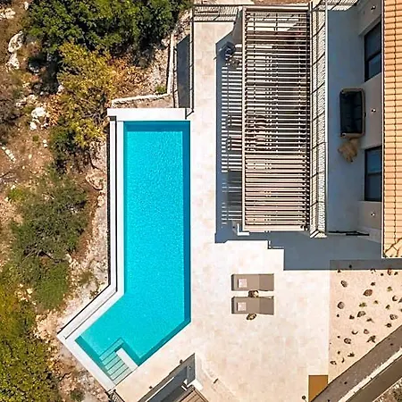 Adrias Kefalonia * Zóla